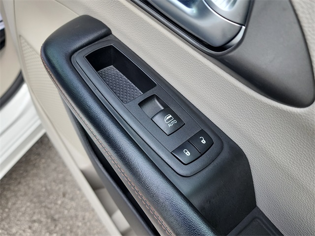 2020 Chrysler Pacifica Touring L photo 15