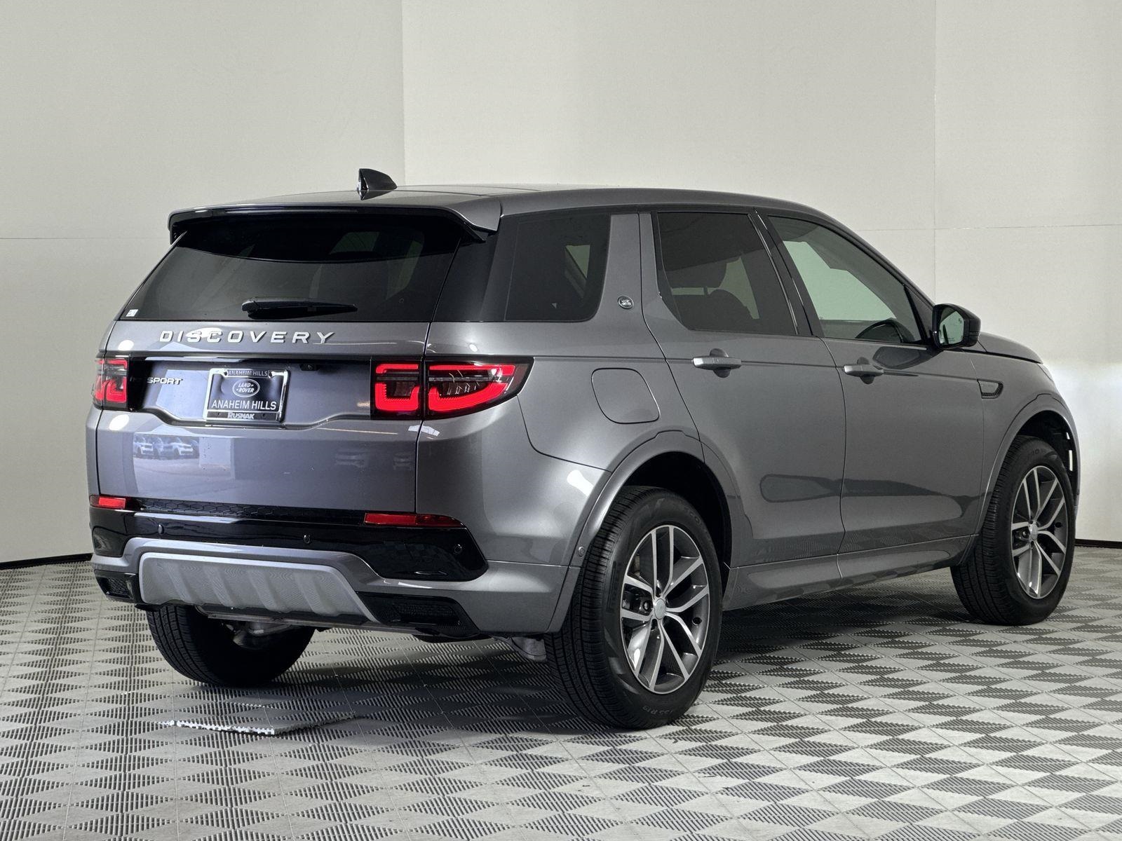 2025 Land Rover Discovery Sport S photo 5
