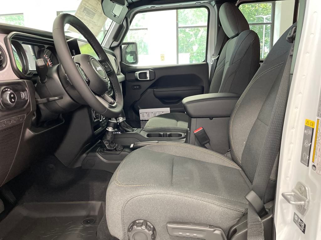 2025 Jeep Gladiator Sport S photo 2