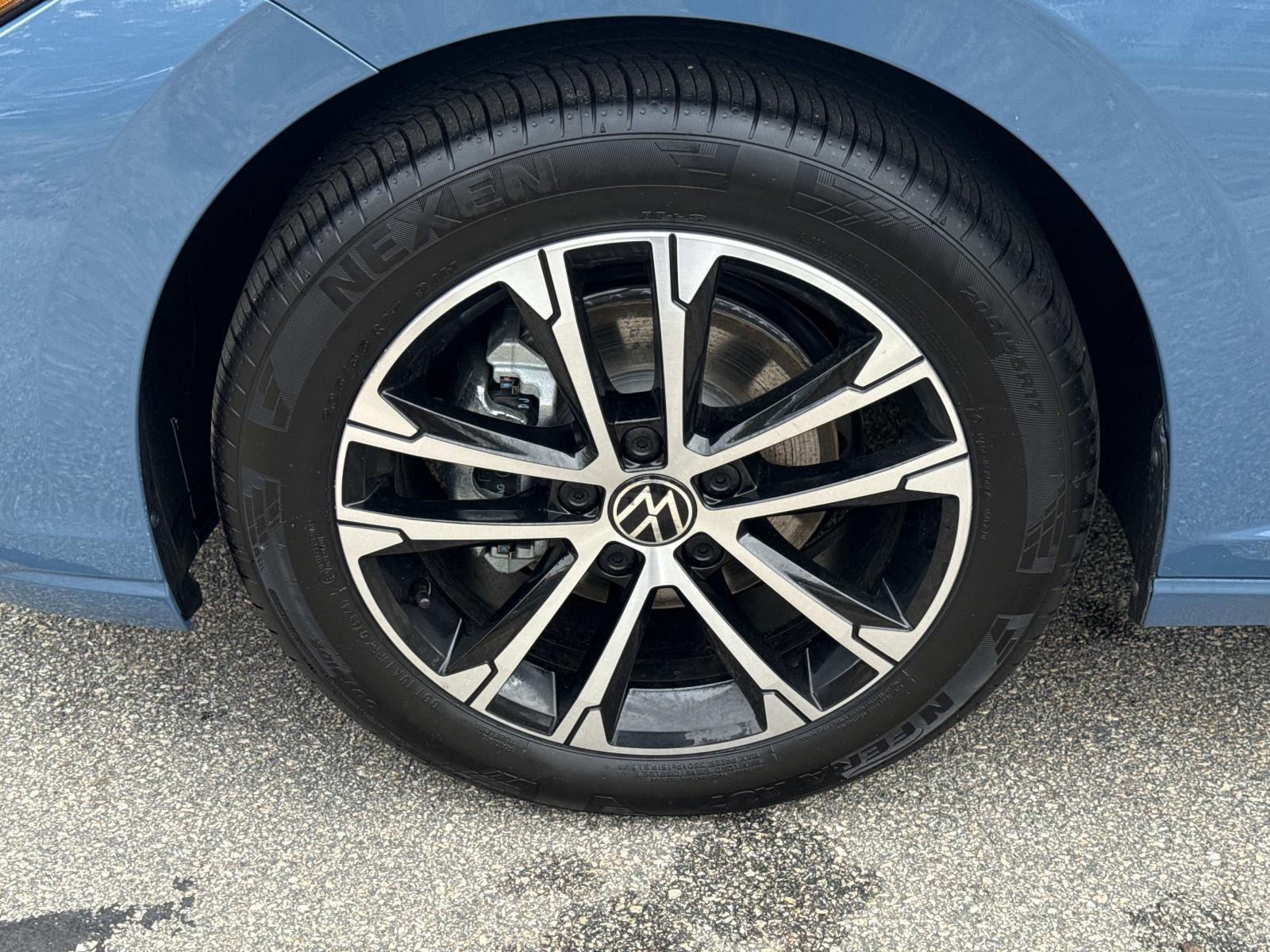 2025 Volkswagen Jetta Sport photo 4