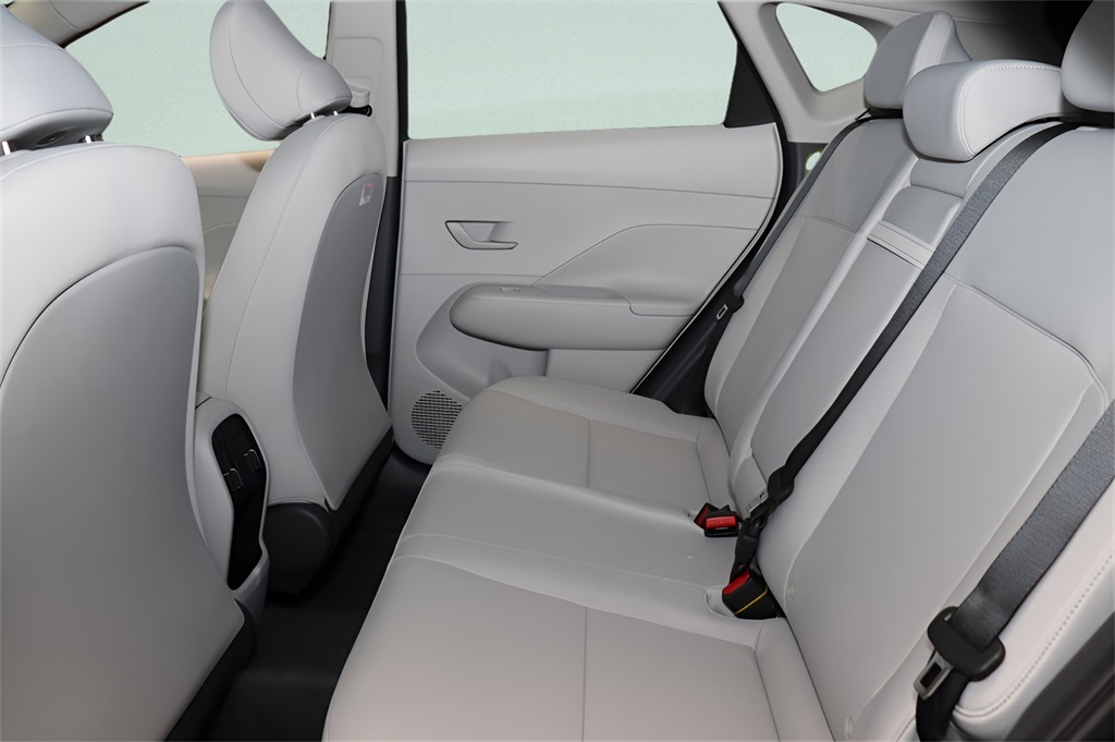 2025 Hyundai Kona SEL photo 16