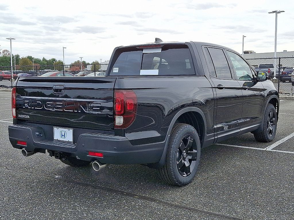 2025 Honda Ridgeline Black Edition photo 3