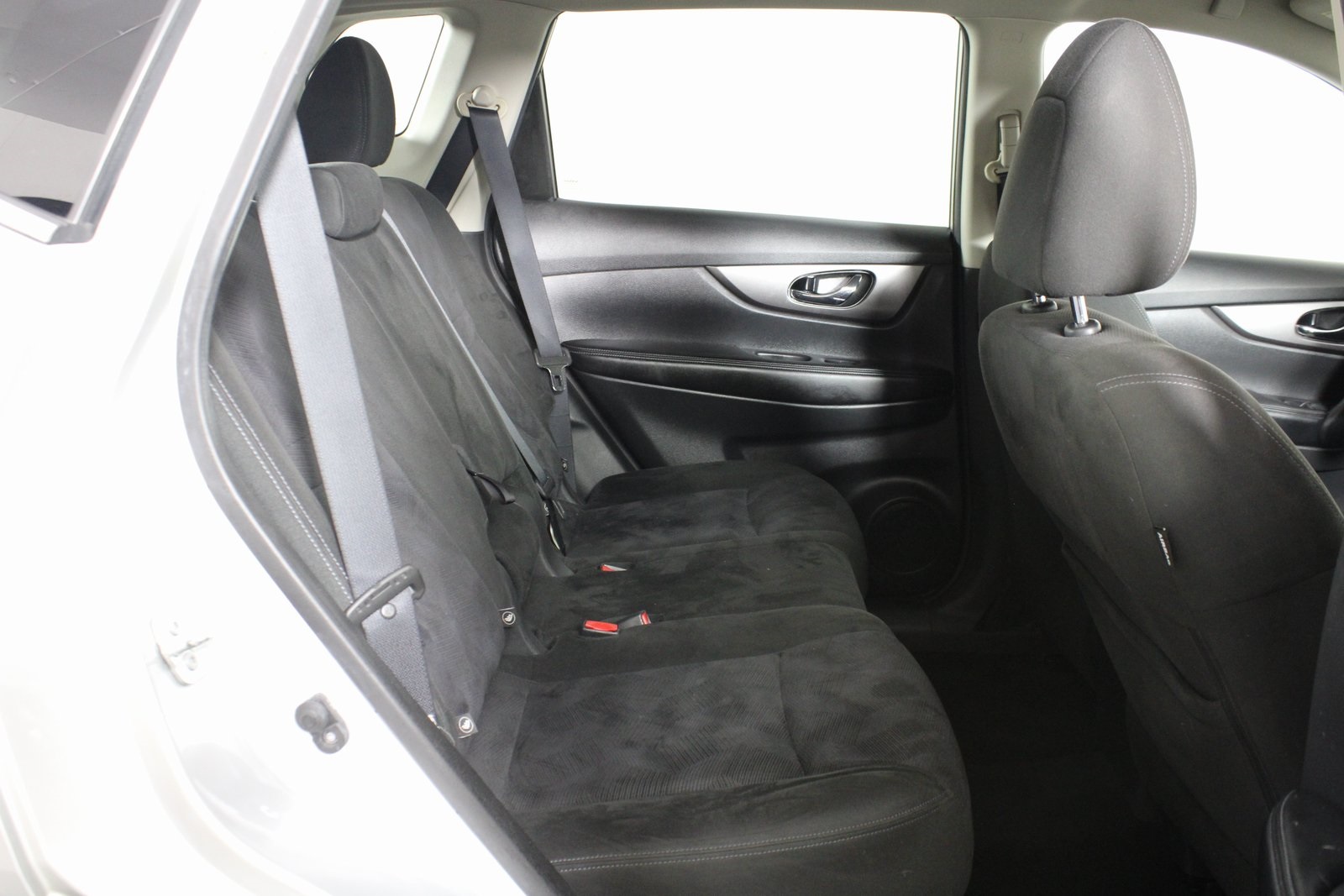 2015 Nissan Rogue SV photo 12