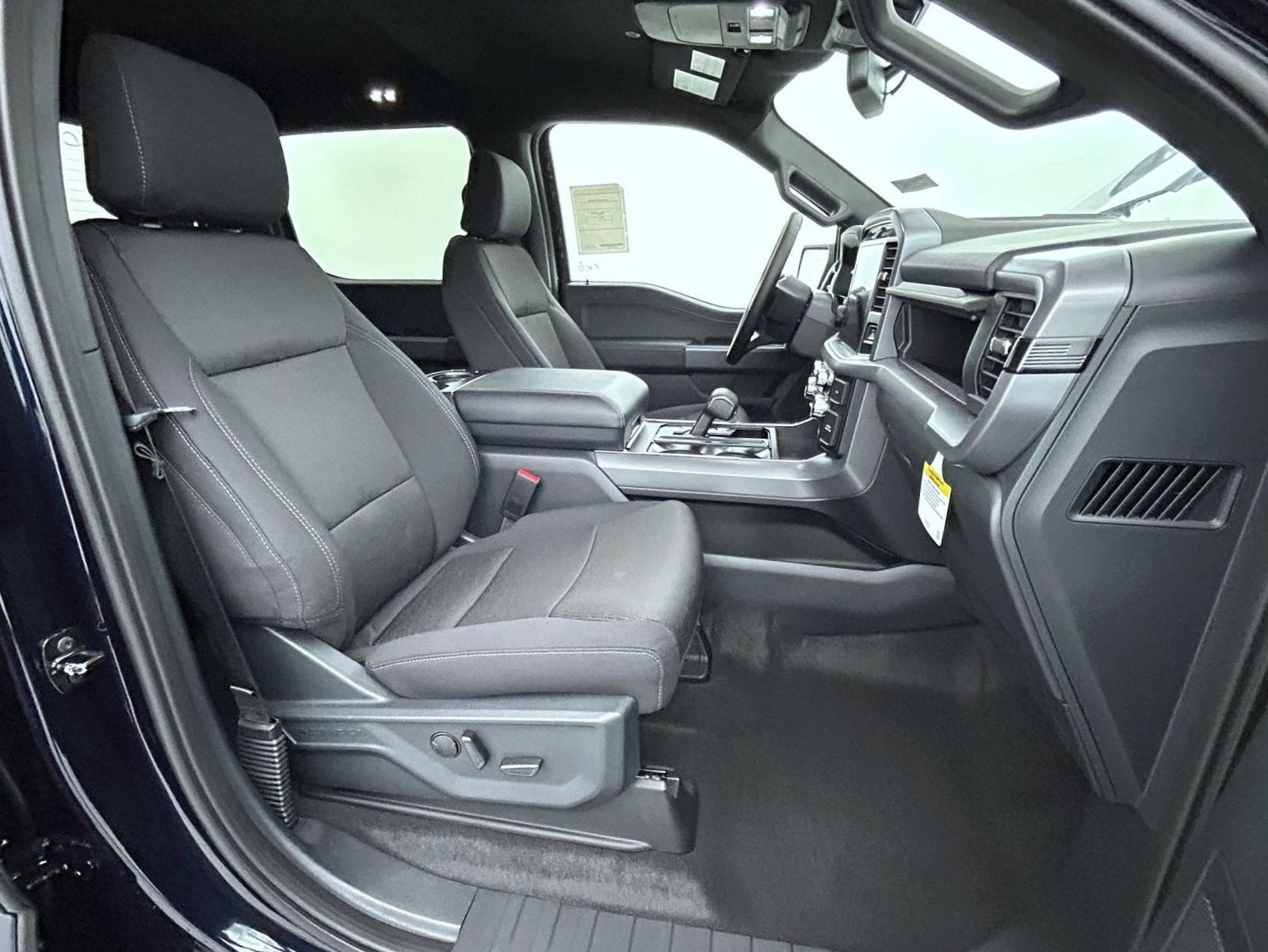 2025 Ford F-150 XLT photo 11