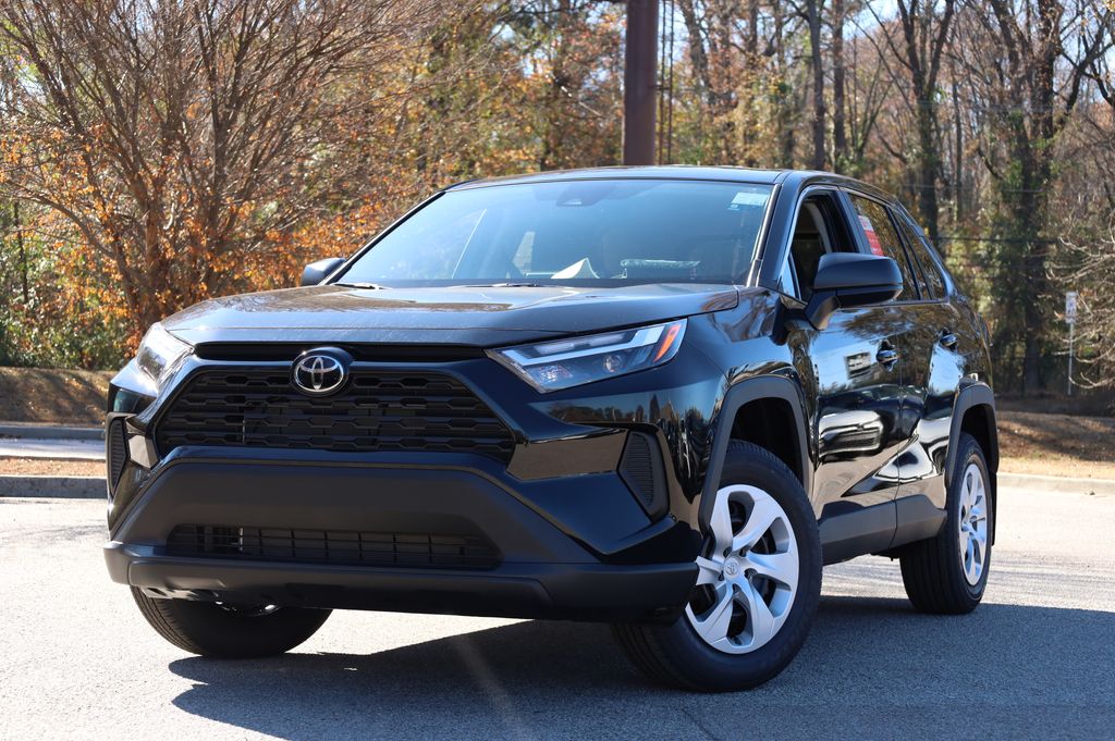 2025 Toyota RAV4 LE's photo