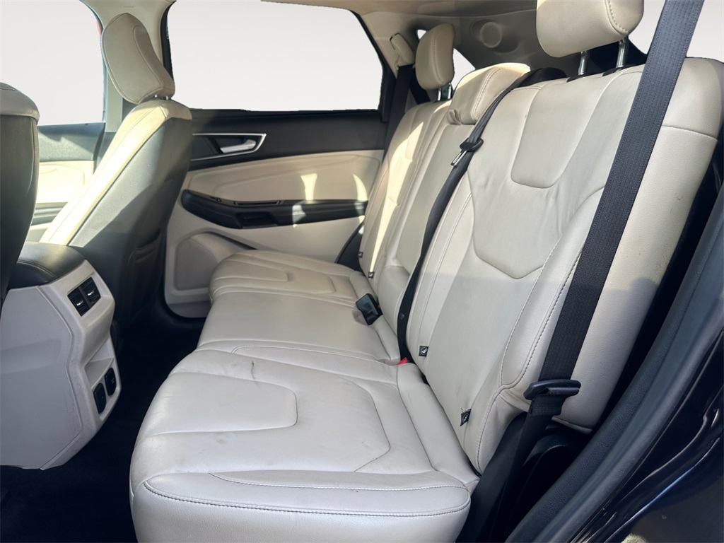 2020 Ford Edge Titanium photo 11