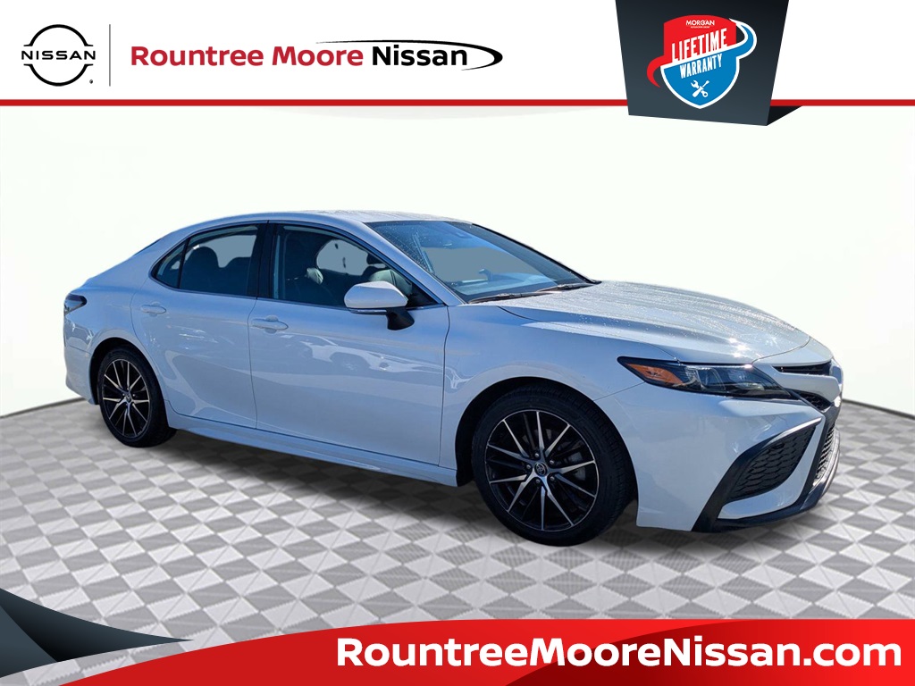 2023 Toyota Camry SE's photo