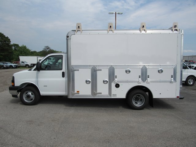 2025 Gmc Savana Cutaway 3500 photo 2