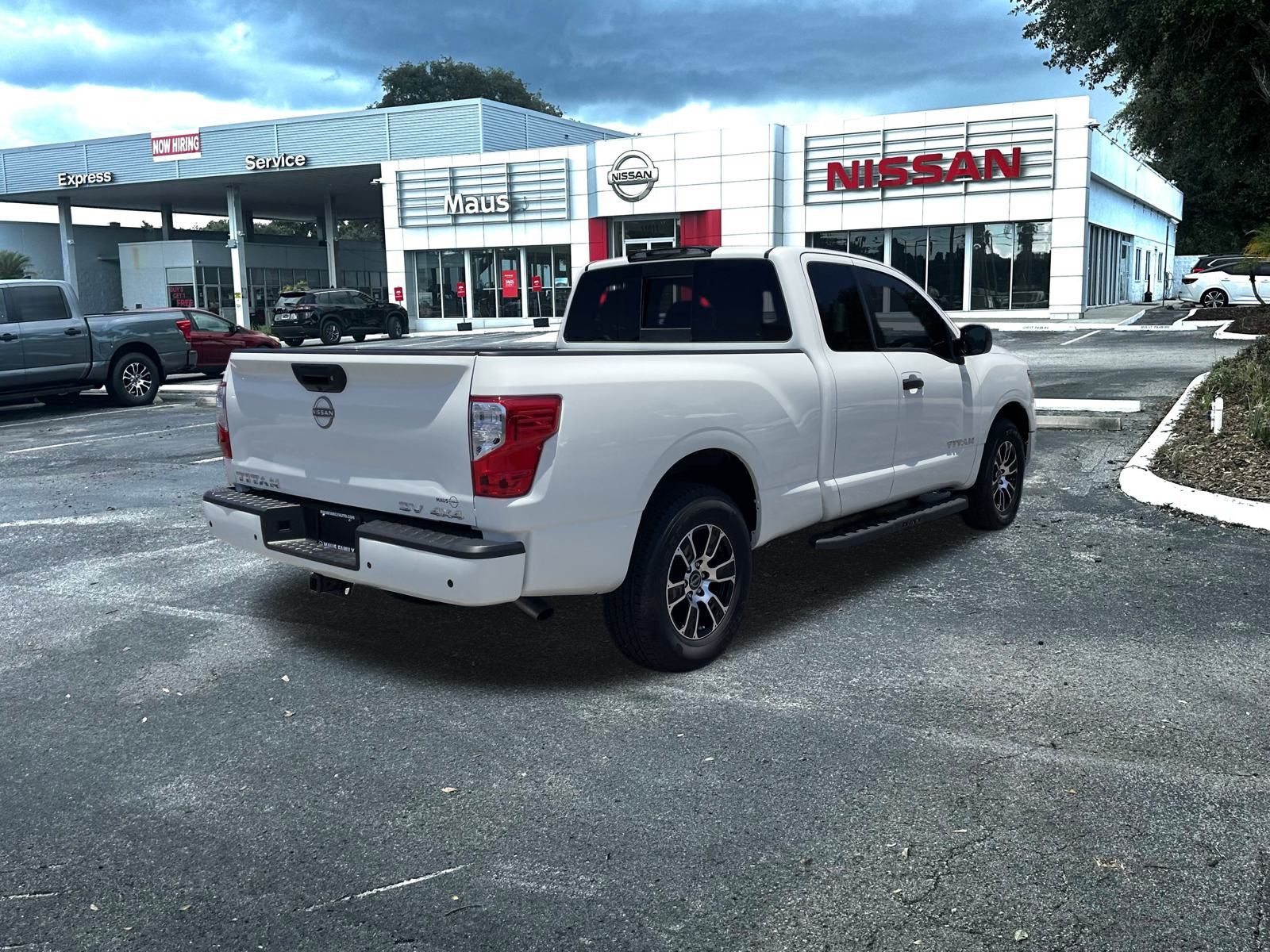 2024 Nissan Titan SV photo 2