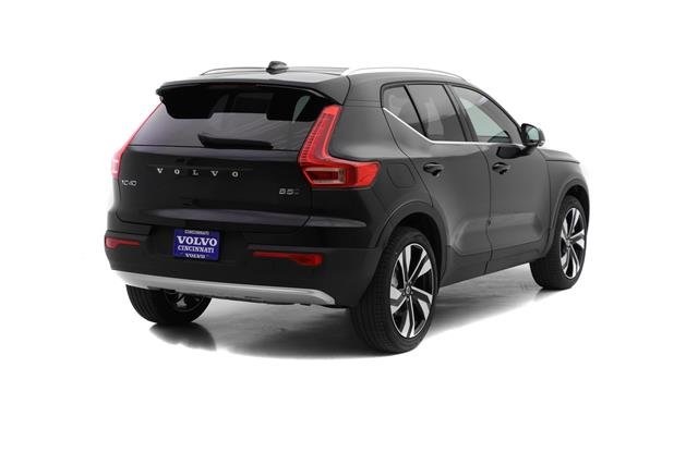 2025 Volvo XC40 AWD photo 4