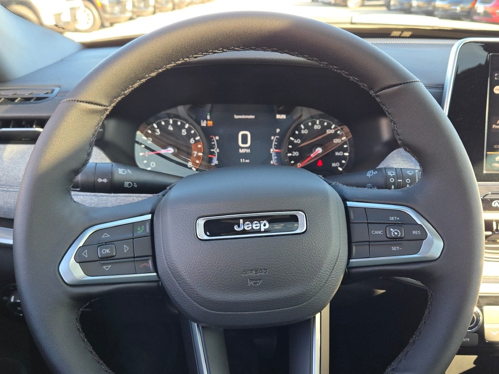 2025 Jeep Compass Latitude photo 32