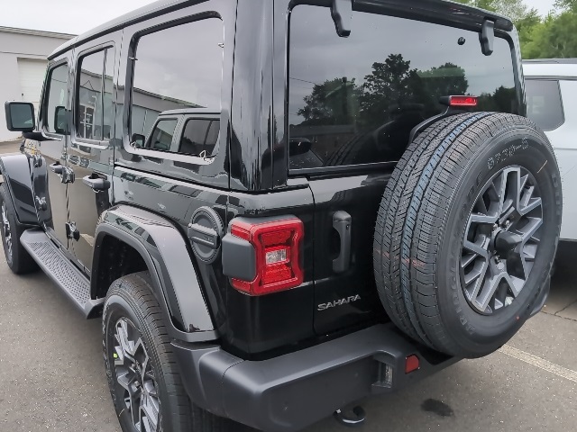 2025 Jeep Wrangler Sahara photo 6