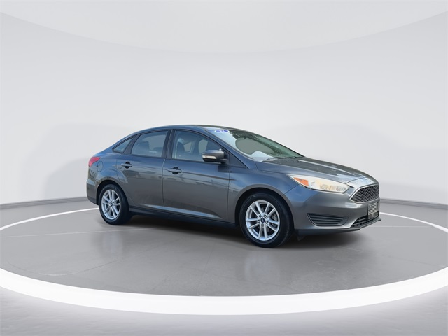 2017 Ford Focus SE photo 2