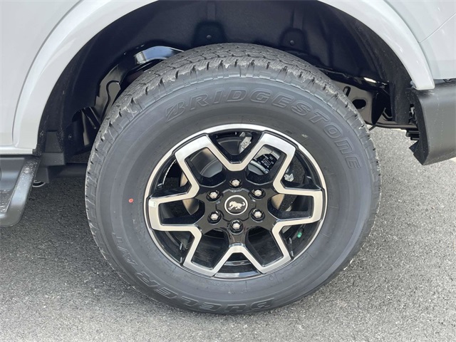 2025 Ford Bronco Outer Banks photo 5