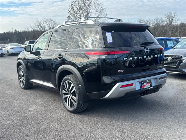 2025 Nissan Pathfinder Platinum photo 4
