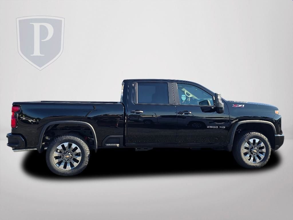 2025 Chevrolet Silverado 2500HD Custom photo 3