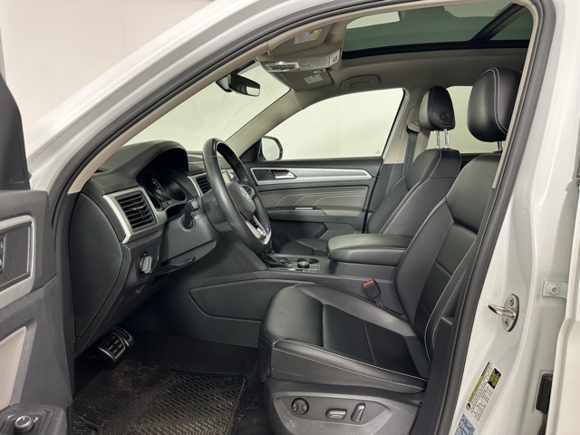 2021 Volkswagen Atlas V6 SE Technology R-Line photo 2