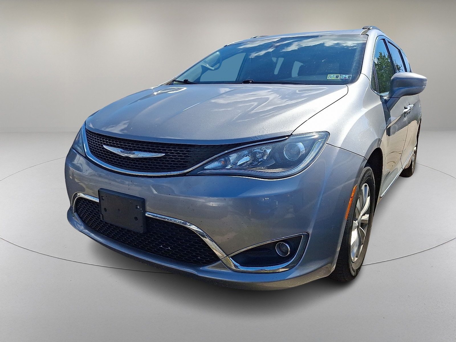 2017 Chrysler Pacifica Touring L photo 3