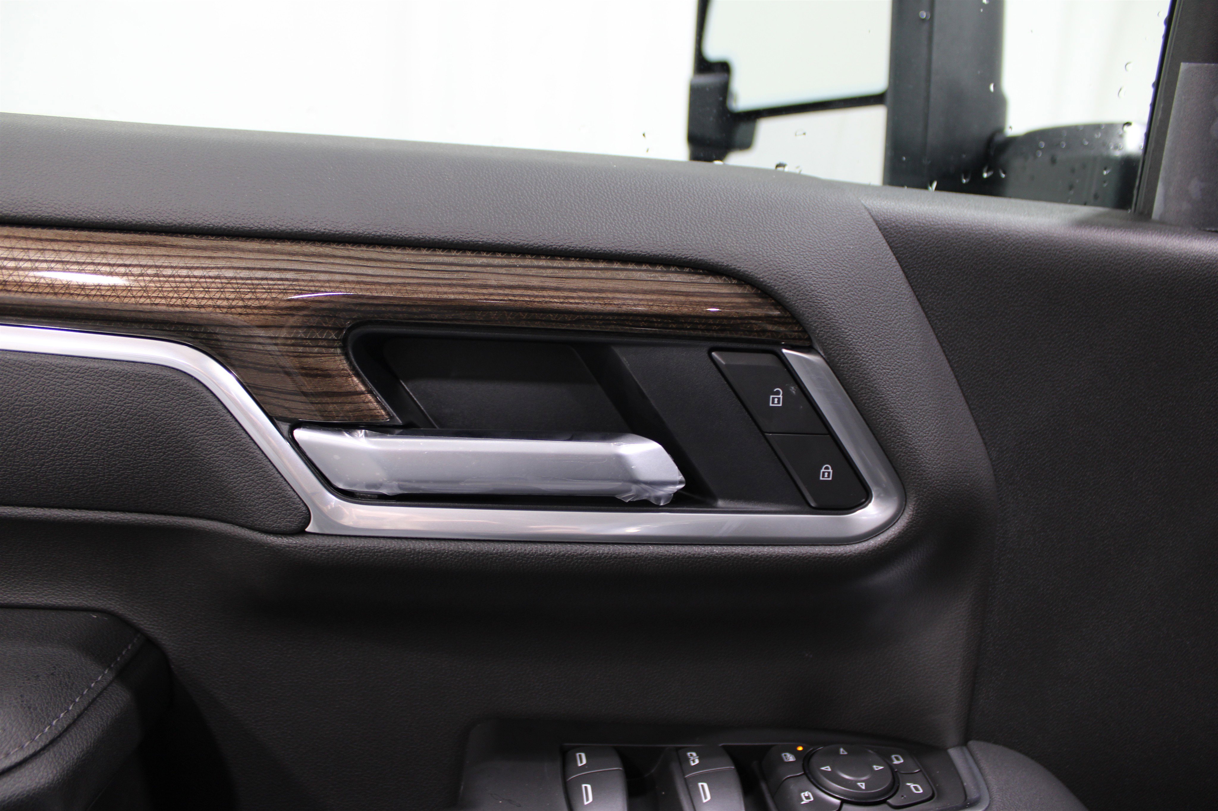 2025 Chevrolet Silverado 2500HD LT photo 5