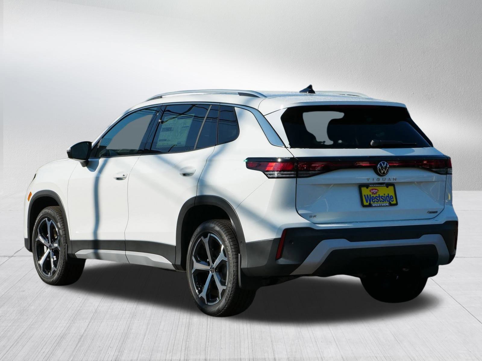 2025 Volkswagen Tiguan SE photo 2
