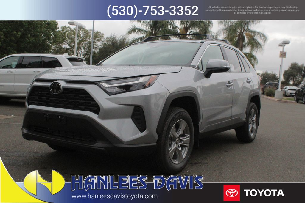 2025 Toyota RAV4 XLE photo 3