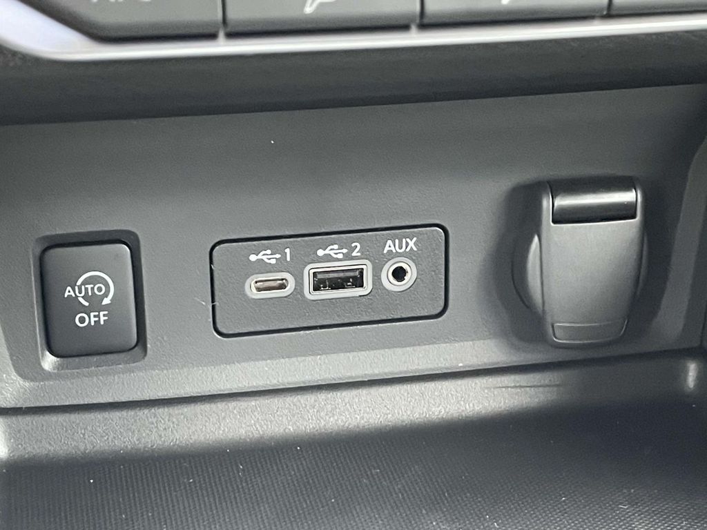 2025 Nissan Sentra SV photo 27