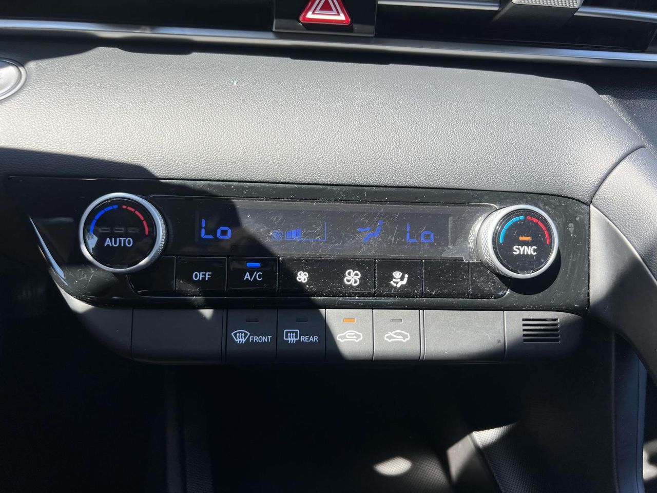 2022 Hyundai Elantra SEL photo 25