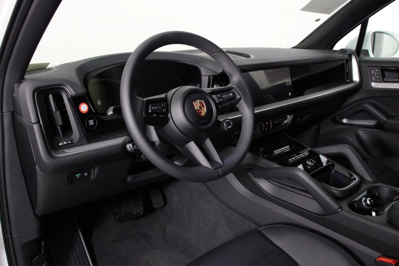 2025 Porsche Cayenne photo 4