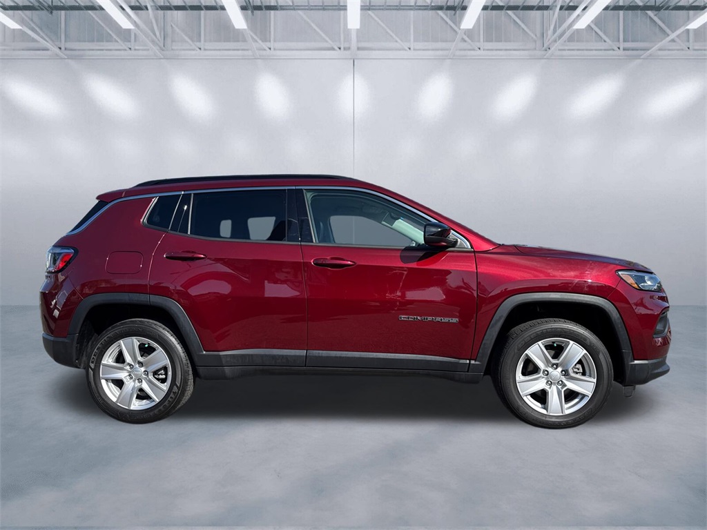 2022 Jeep Compass Latitude photo 2