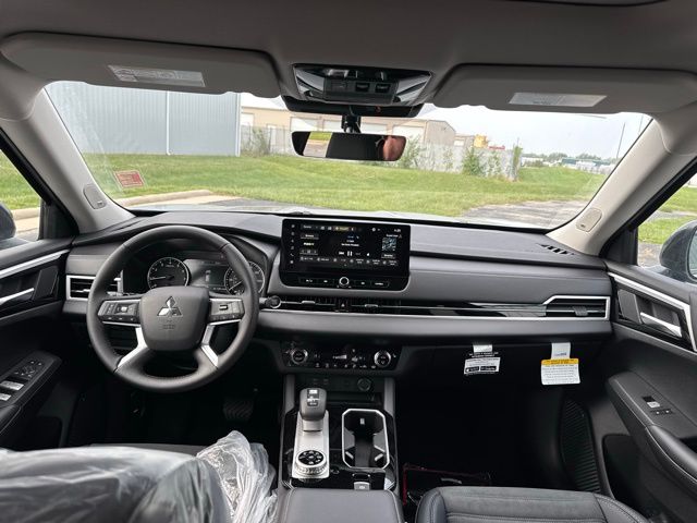 2025 Mitsubishi Outlander SE photo 29