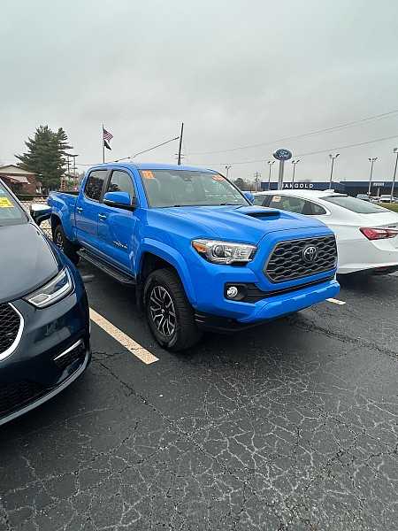 2020 Toyota Tacoma Double Cab TRD Sport photo 3