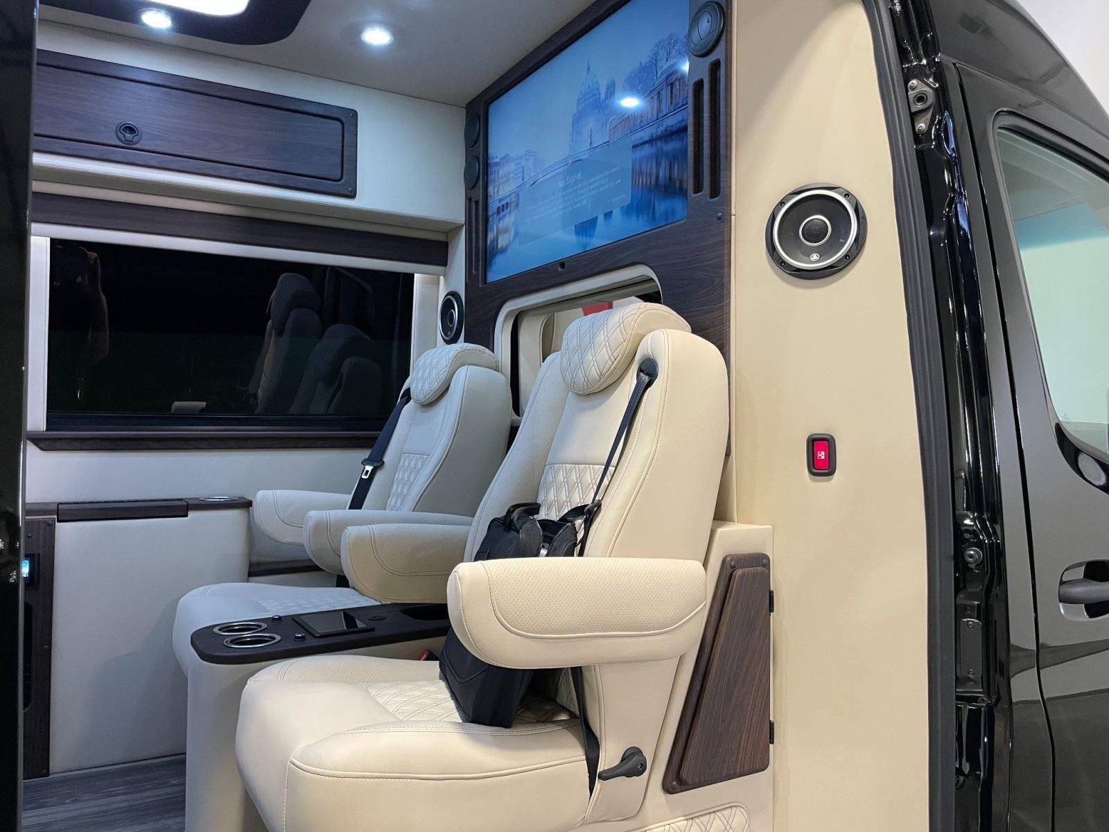 2023 Mercedes Benz Sprinter 3500 photo 4