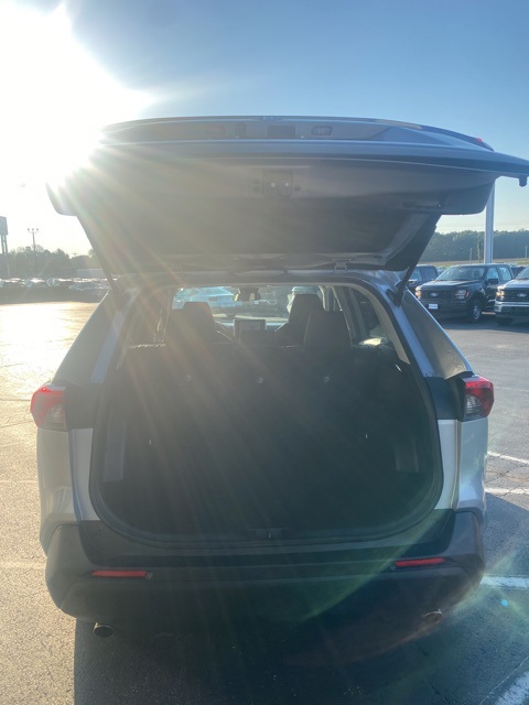2024 Toyota RAV4 LE photo 8