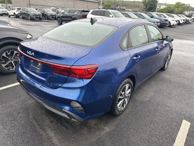 2023 Kia Forte LXS photo 5