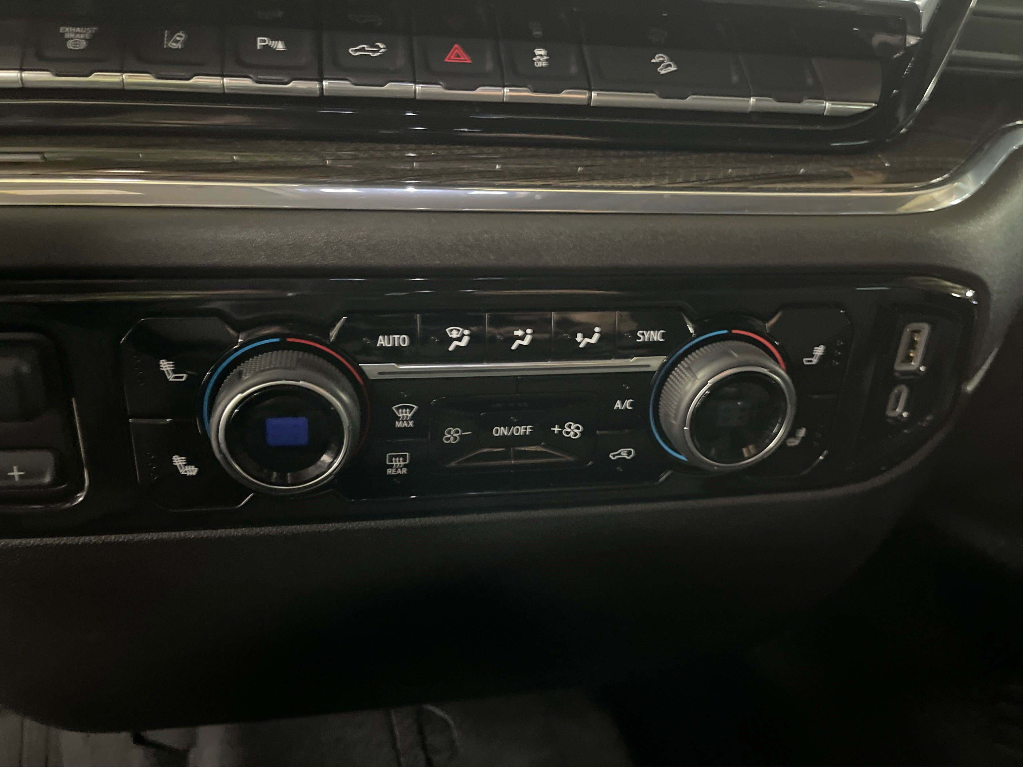 2024 Chevrolet Silverado 3500HD LT photo 17