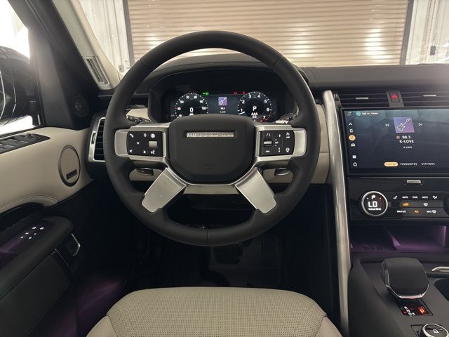 2025 Land Rover Discovery S photo 19