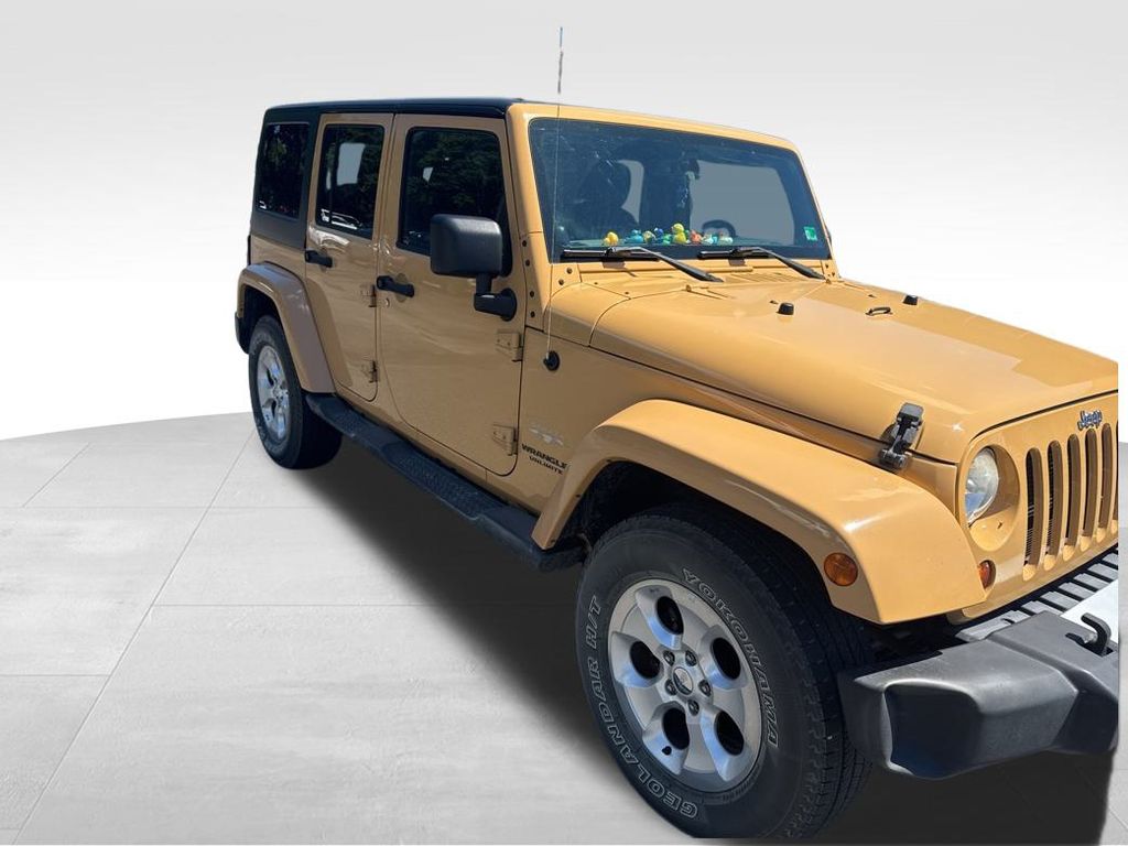 2013 Jeep Wrangler Unlimited Sahara photo 4