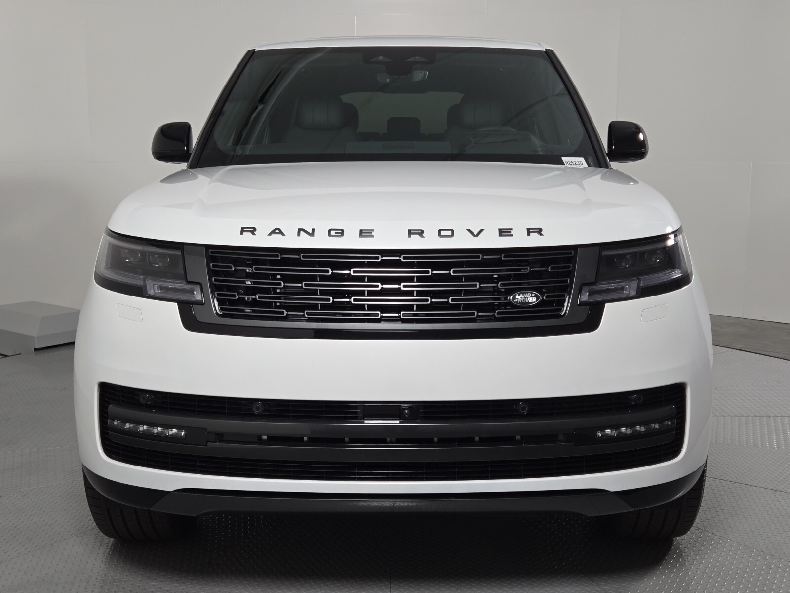 2025 Land Rover Range Rover SE photo 8