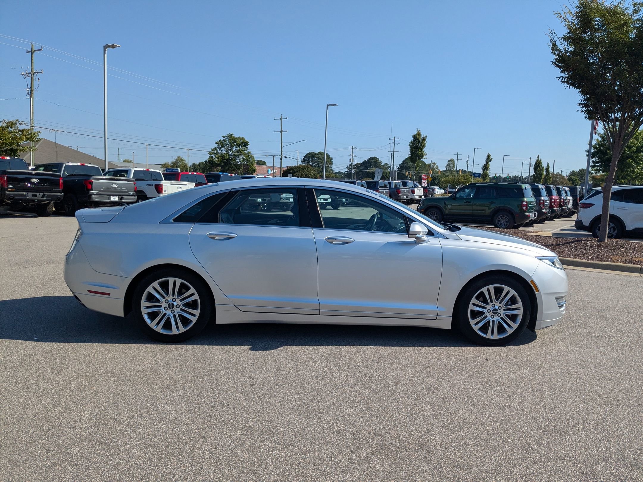 2016 Lincoln MKZ Base photo 7