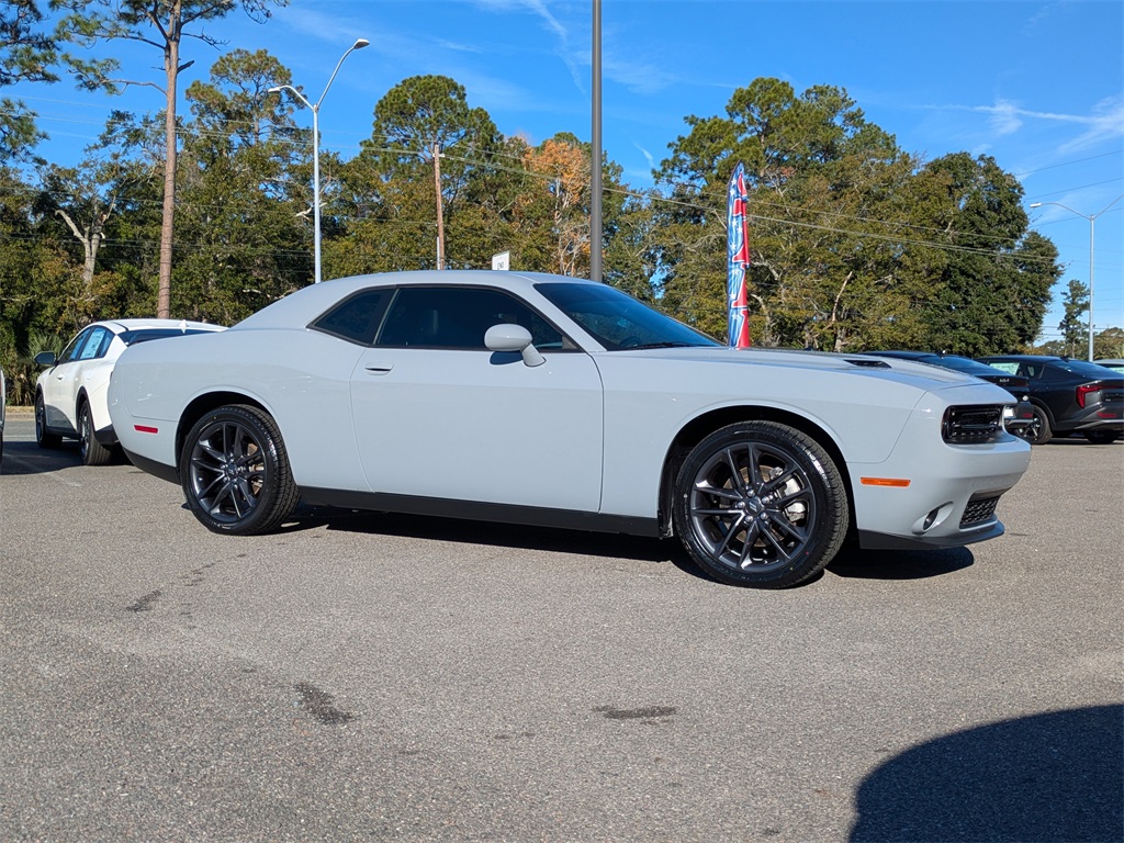 2022 Dodge Challenger SXT's photo