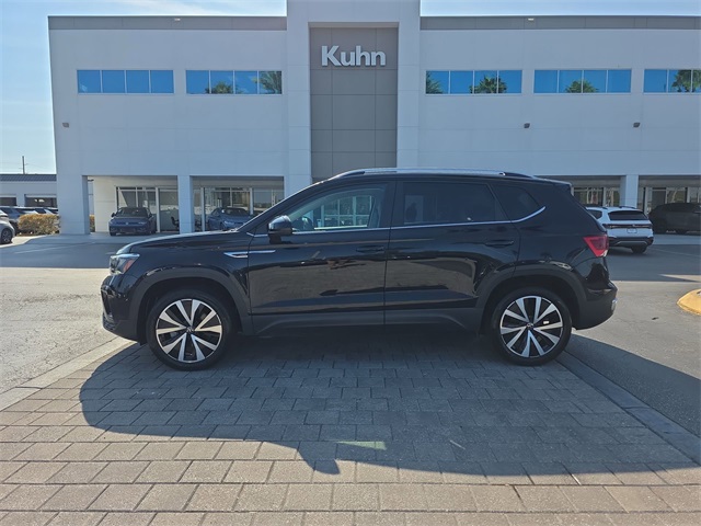 2023 Volkswagen Taos SE photo 2