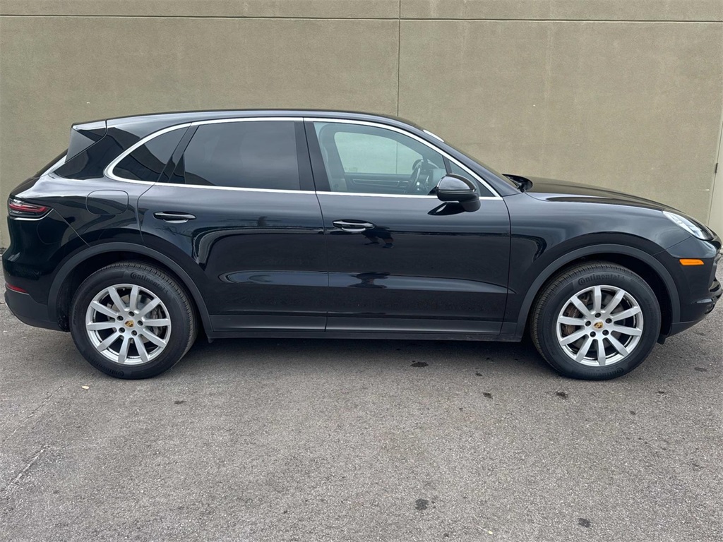 2022 Porsche Cayenne Base photo 11