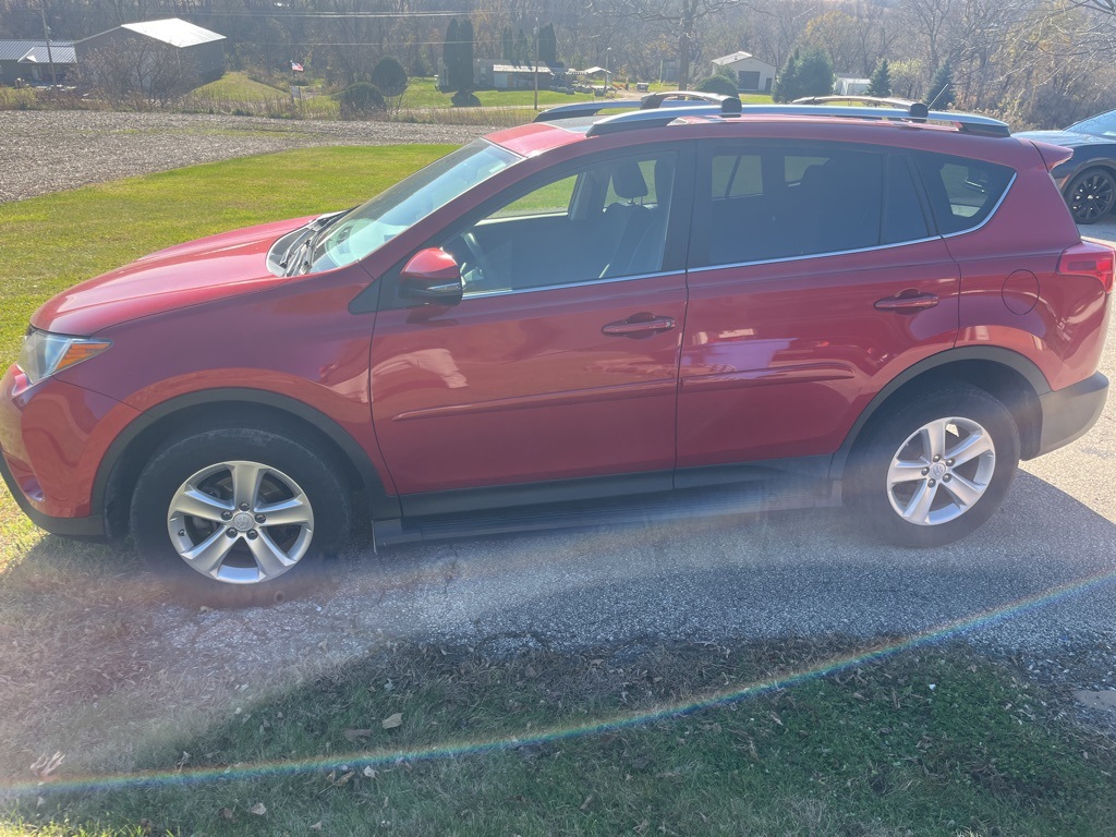 2013 Toyota RAV4 XLE photo 4