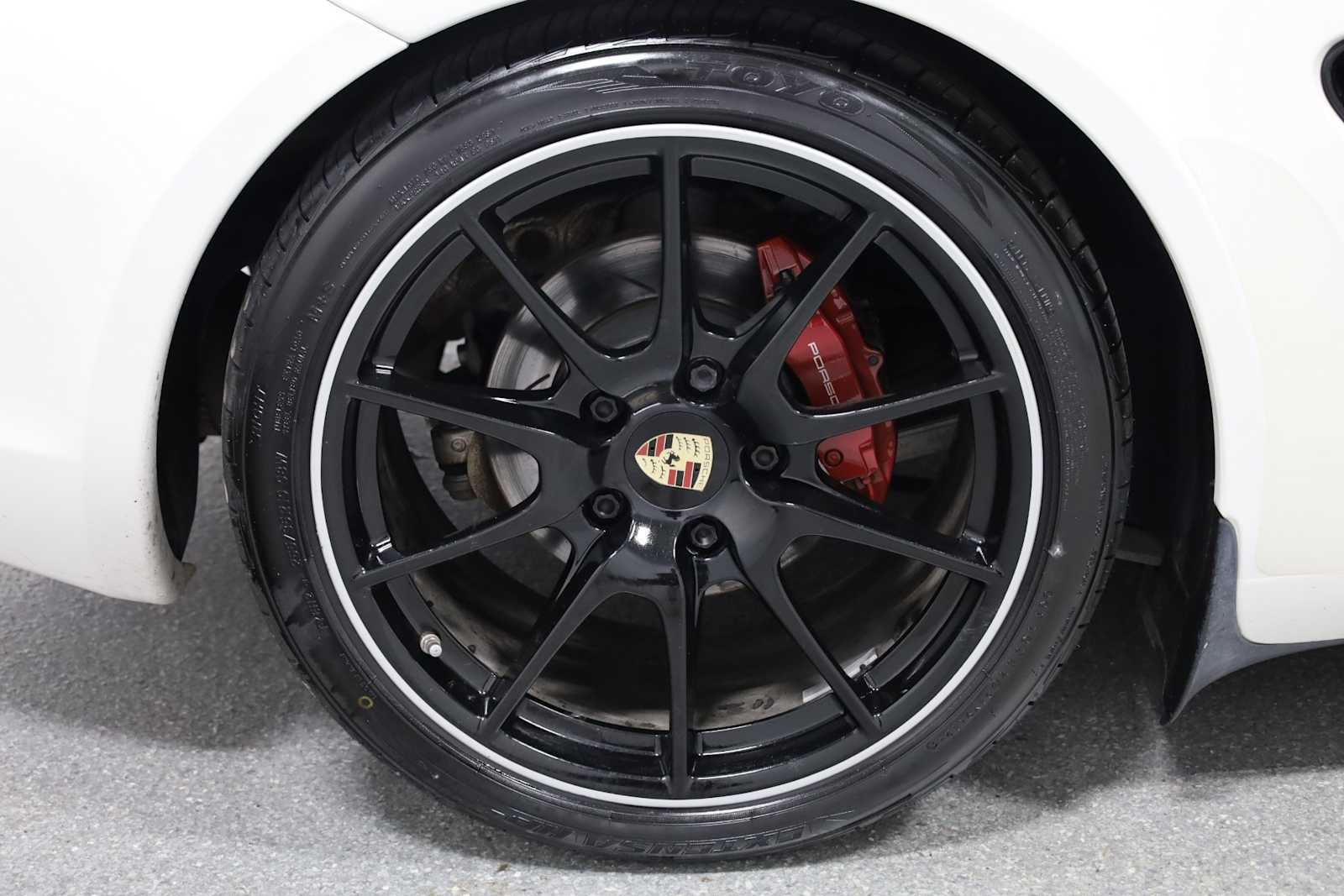 2012 Porsche Cayman R photo 24