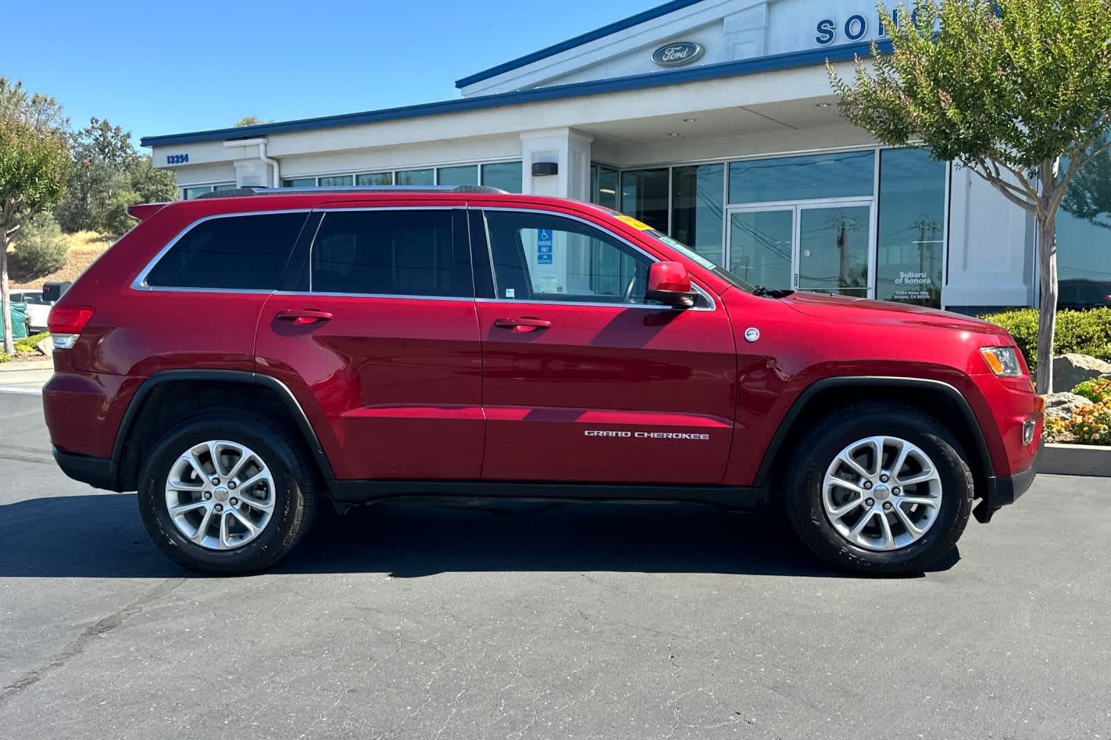 Used 2015 Jeep Grand Cherokee Laredo E with VIN 1C4RJFAG5FC697322 for sale in Sonora, CA