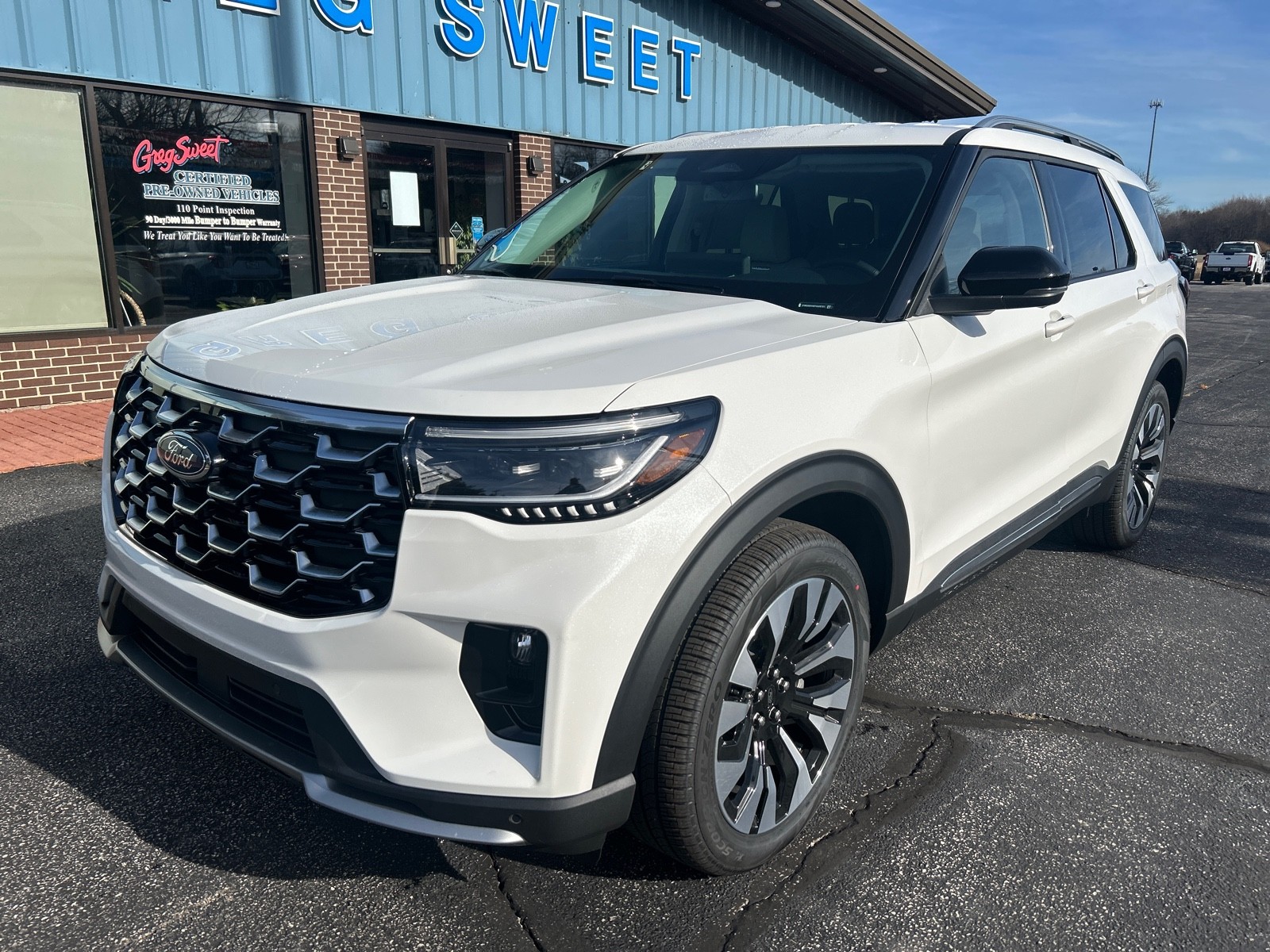 2026 Ford Explorer Platinum's photo