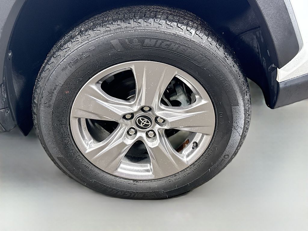 2023 Toyota RAV4 XLE photo 26