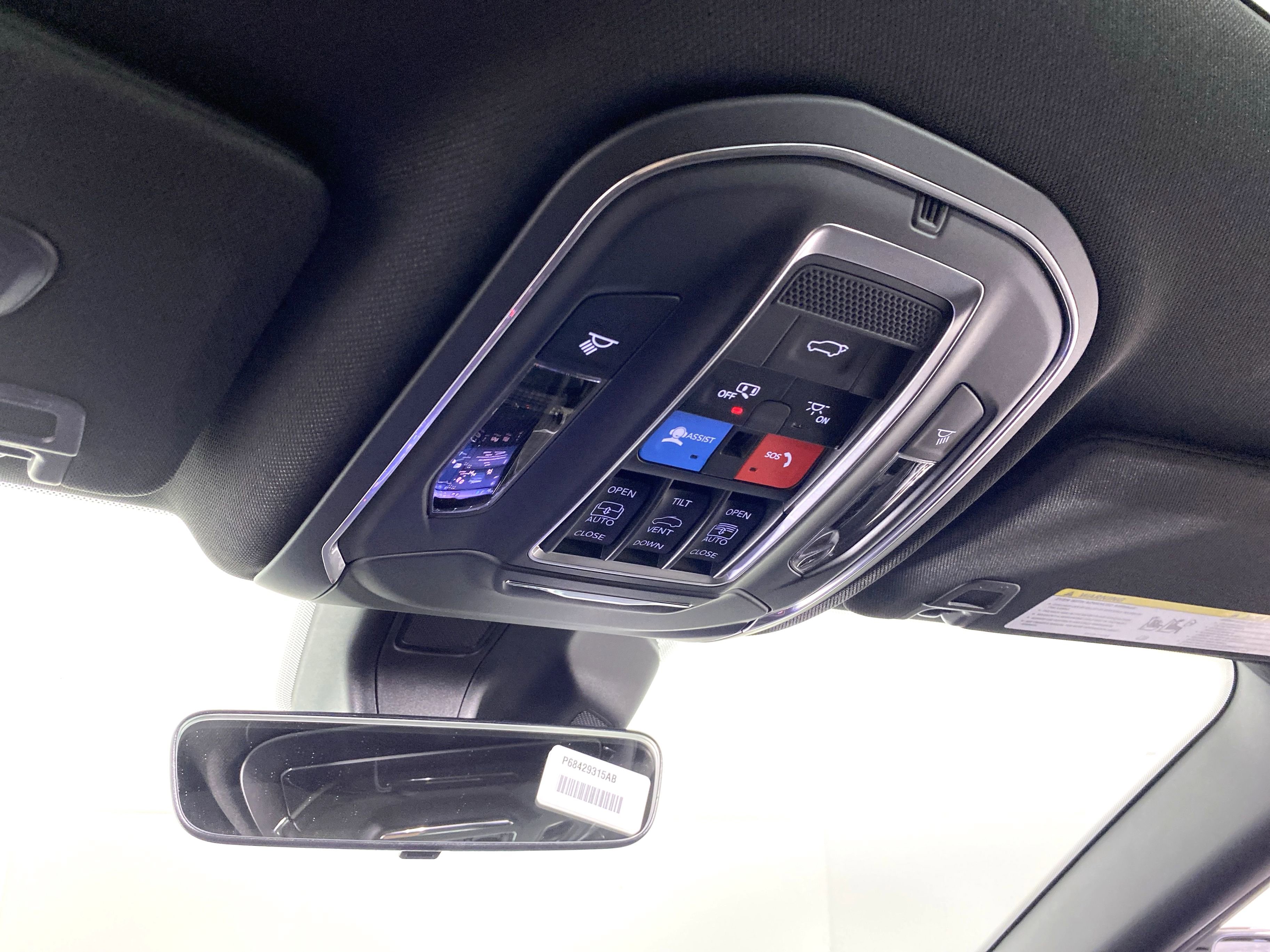 2025 Jeep Grand Cherokee Limited photo 3