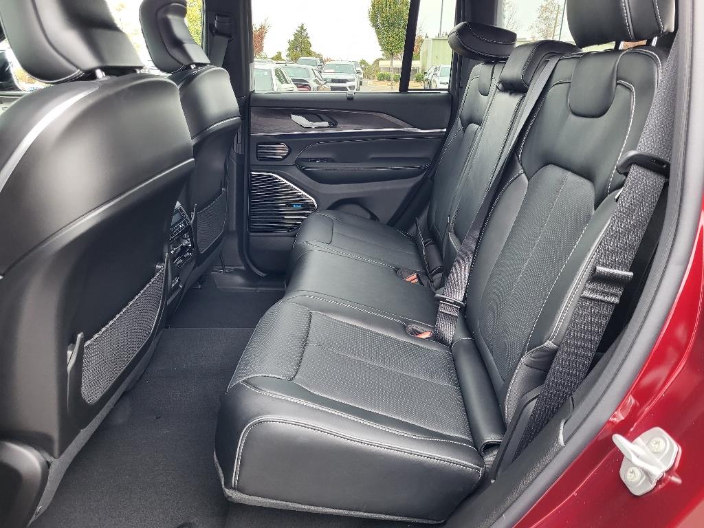 2024 Jeep Cherokee Overland photo 26