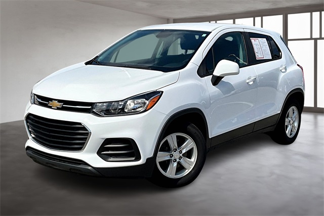 2020 Chevrolet Trax LS photo 2